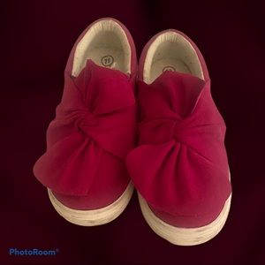 Fuchsia girls suede like shoes